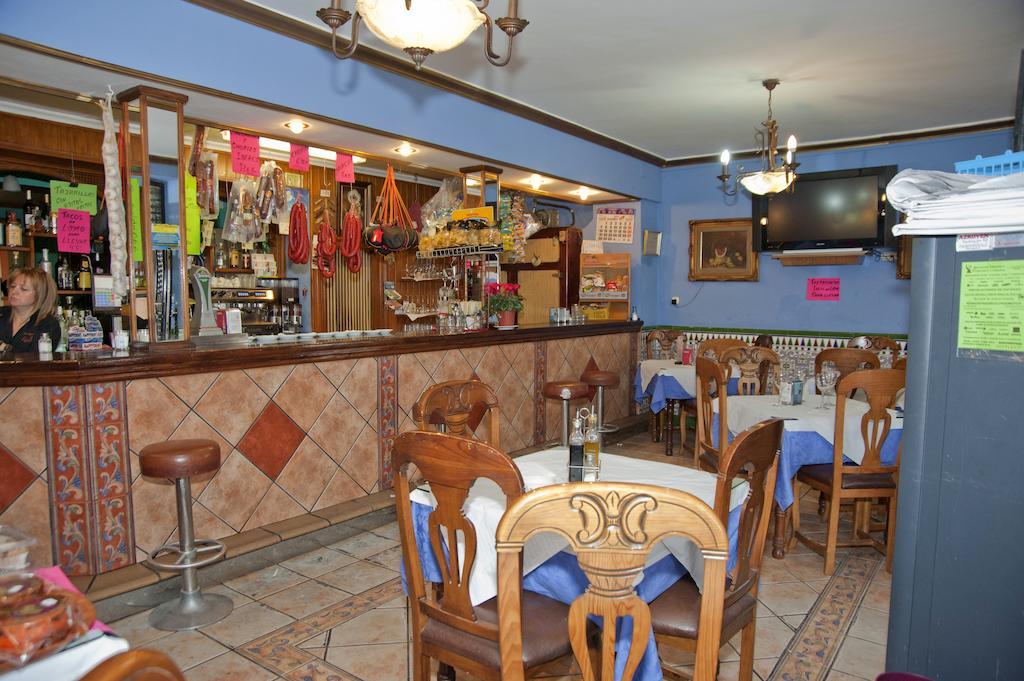 Hostal Restaurante Reina El Tejar Exterior foto